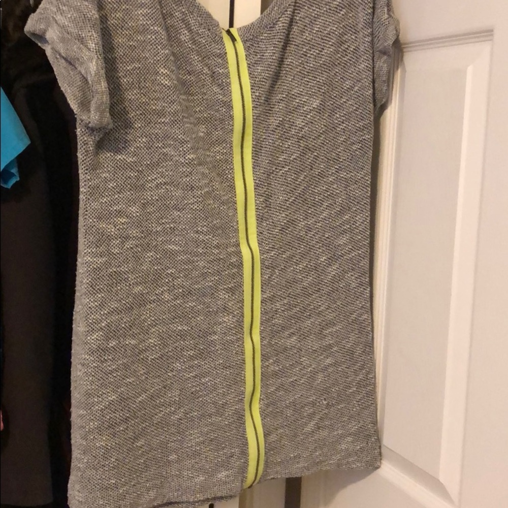 Med A Pea in the Pod Short sleeves blouse- zipper